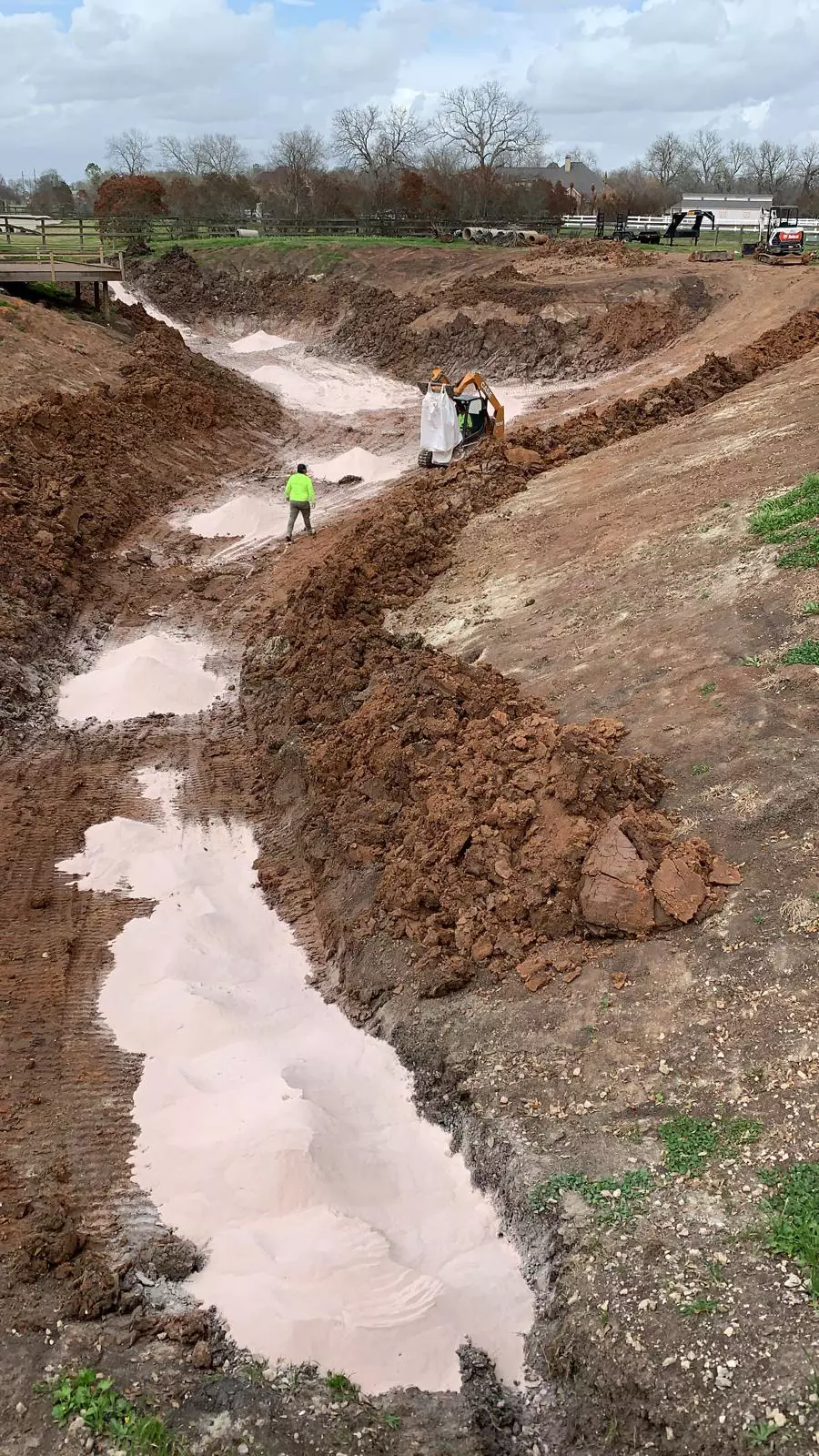 bentonite aplication on a dam